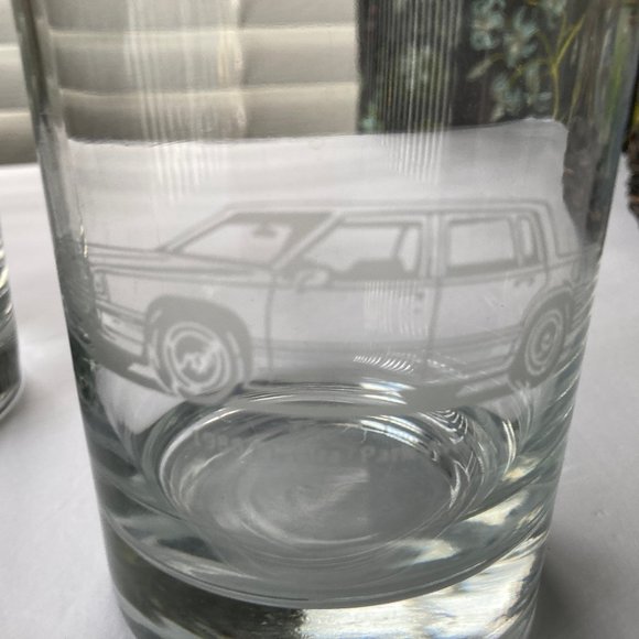 Two Vintage Whiskey Glasses Etched Vintage Cars - Picture 2 of 8